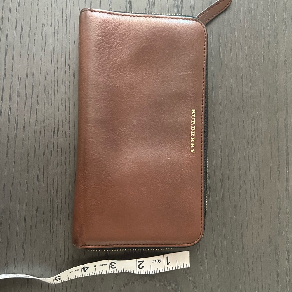 burberry brown leather zippered wallet - Picture 9 of 9